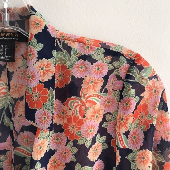 FOREVER 21 button down sheer kimono - Picture 4 of 8